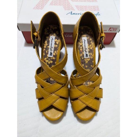 American Eagle Women's Yellow strappy Sandals Size 7.5 - Picture 3 of 9